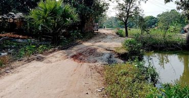 ঝিনাইদহের হরিণাকুন্ডু গাড়াবাড়ীয়া গ্রামের রাস্তার বেহাল দশা