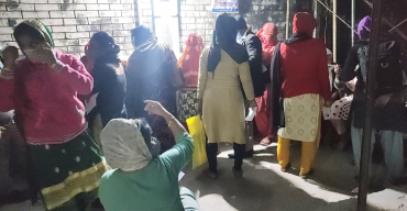 ভারতে জেল খেটে বেনাপোল চেকপোষ্ট দিয়ে দেশে ফিরল ১৭ বাংলাদেশি নারী