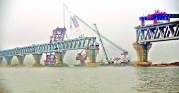 স্বপ্ন ছুঁইছে বাংলাদেশ পদ্মা সেতুতে শেষ স্প্যান বসতে পারে আগামীকাল