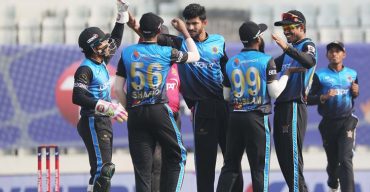 বঙ্গবন্ধু টি-টুয়েন্টি টুর্নামেন্টে প্রথম জয়ের স্বাদ পেল ঢাকা