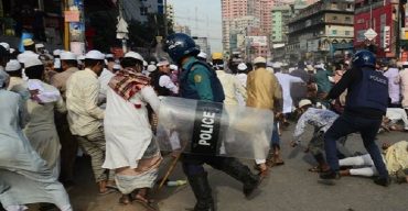 বায়তুল মোকাররম এলাকায় বিভিন্ন ইসলামী দলের বিক্ষোভ