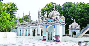 বাংলাদেশের যে মসজিদে ২৪ ঘণ্টা কুরআন তিলাওয়াত হয়