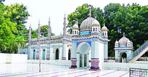 বাংলাদেশের যে মসজিদে ২৪ ঘণ্টা কুরআন তিলাওয়াত হয়