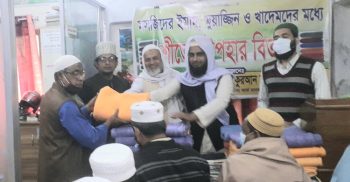 খুলনায় ইমাম, মুয়াজ্জিন ও খাদেমদের মধ্যে শীতের উপহার সামগ্রী বিতরণ