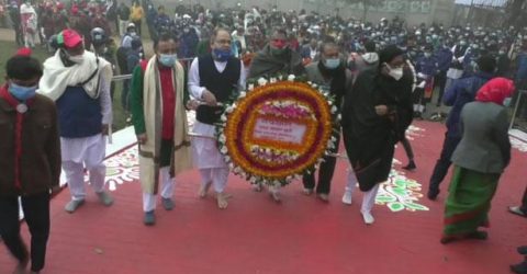 বিজয় দিবসে শহীদের প্রতি সাধারণের শ্রদ্ধা