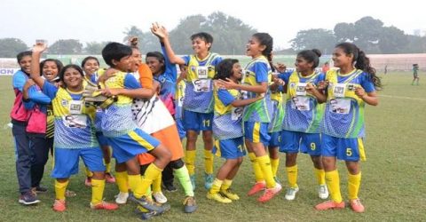 অনূর্ধ্ব-১৪ ফুটবলের রানি মাগুরার কিশোরীরা
