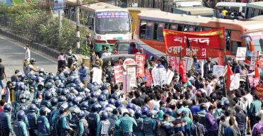 শাহবাগেই শেষ প্রধানমন্ত্রীর কার্যালয় অভিমুখী বামের মিছিল