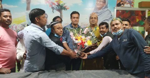 জাহাঙ্গীর হোসেনকে মীর সোহেল আলীর ফুলেল শুভেচ্ছা