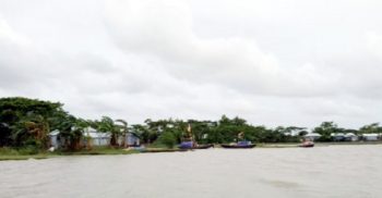 দক্ষিনাঞ্চলে প্রকৃতির সাথে যুদ্ধ করে বেঁচে আছে চর বাংলার মানুষ