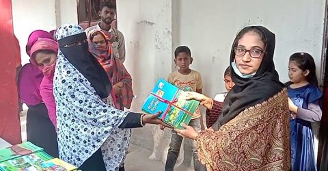 কলাপাড়ায় বছরের প্রথম দিনই বই পেলো শিক্ষার্থীরা