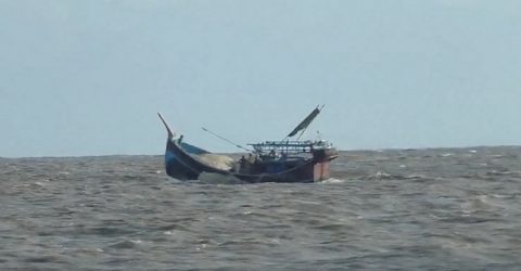 বঙ্গোপসাগরে মাছধরা ট্রলারসহ ১৮ জেলে নিখোঁজ