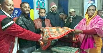 কলাপাড়ায় বাউল শিল্পীদের মাঝে কম্বল বিতরন