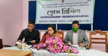 দশমিনায় সাংবাদকর্মীদের প্রেস নোট প্রদান