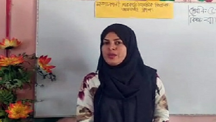 কুয়াকাটায় অনলাইন শিক্ষা কার্যক্রমে আগ্রহী হয়ে উঠছে শিশুরা