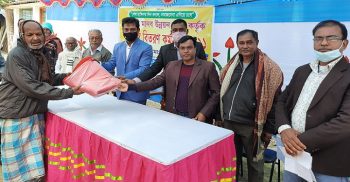 বাগেরহাটে চিতলমারীতে শীতার্থদের মাঝে শীতবস্ত্র বিতরণ