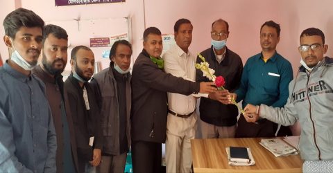 মৌলভীবাজার অনলাইন প্রেসক্লাবের নেতিৃবৃন্দের সাথে সমাজ সেবক অখিল সুত্রধর এর মতবিনিময়
