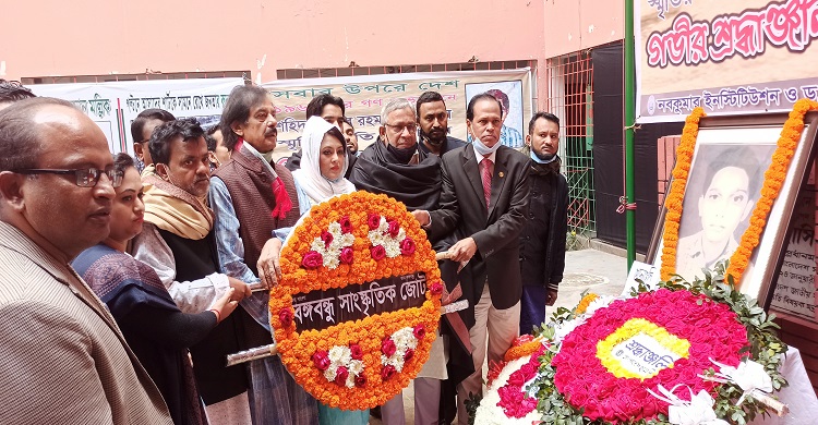 গণঅভ্যুত্থান দিবস উপলক্ষে পুস্পমাল্য অর্পণ ও আলোচনা সভা অনুষ্ঠিত