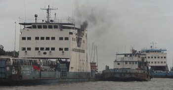 পাটুরিয়া-দৌলতদিয়া নৌরুটে ৮ ঘণ্টা পর ফেরি চলাচল শুরু