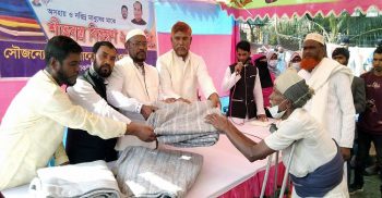 কুয়াকাটায় নবনির্বাচিত মেয়রের কম্বল বিতরণ