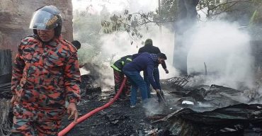 কুয়াকাটায় অঅগ্নিকাণ্ডে তিন দোকান ভষ্মিভূত