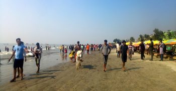 নতুন বছরকে স্বরণীয় করে রাখতে: কুয়াকাটা সৈকতে পর্যটকদের মিলন মেলা