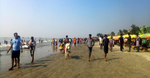 নতুন বছরকে স্বরণীয় করে রাখতে: কুয়াকাটা সৈকতে পর্যটকদের মিলন মেলা