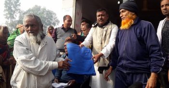 আত্রাইয়ে শীতার্তদের মাঝে কম্বল বিতরণ