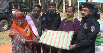 ঝিনাইদহে র‌্যাব-৬ কর্তৃক শীতার্তদের মাঝে কম্বল বিতরণ