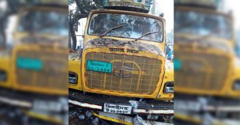 কালীগঞ্জে এবার পথচারীকে বাঁচাতে গিয়ে চায়ের দোকান ঢুকে গেল ট্রাক আহত-৪