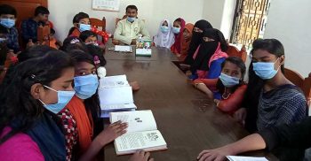 হরিণাকুন্ডুতে সাড়া জাগিয়েছে “লালন শাহ” গণ গ্রন্থাগার