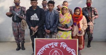 মহেশপুর সীমান্তে ৫৮ বিজিবি’র জালে বন্দি ৩ ভারতীয় নাগরিক