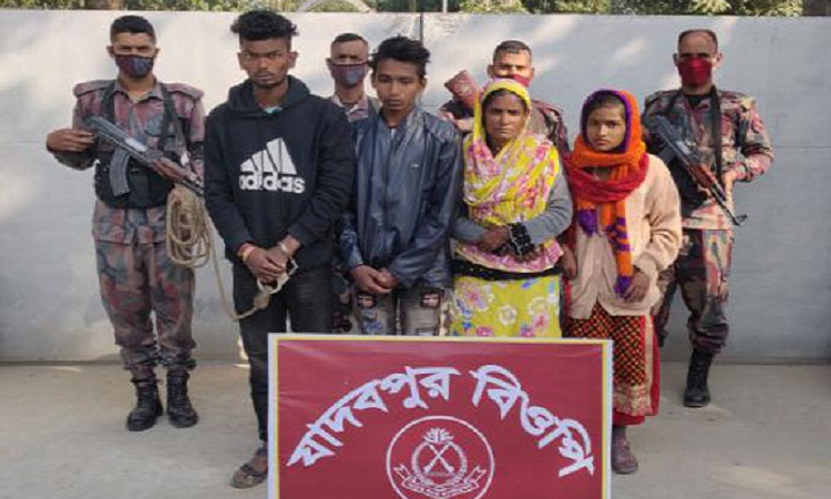 মহেশপুর সীমান্তে ৫৮ বিজিবি’র জালে বন্দি ৩ ভারতীয় নাগরিক