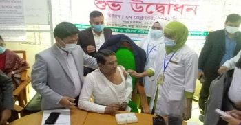 গলাচিপায় করোনা প্রতিরোধক টিকা নিলেন উপজেলা পরিষদ চেয়ারম্যান শাহিন শাহ