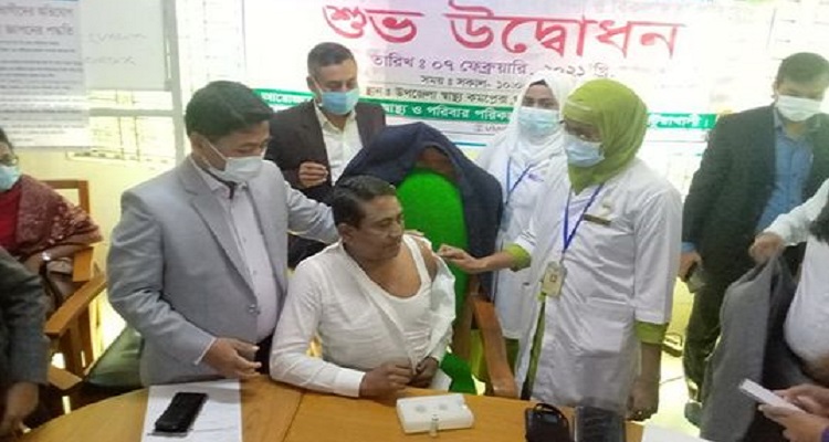 গলাচিপায় করোনা প্রতিরোধক টিকা নিলেন উপজেলা পরিষদ চেয়ারম্যান শাহিন শাহ