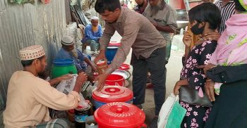 গোলের গুড়ের হাট বসেছে কলাপাড়ায়