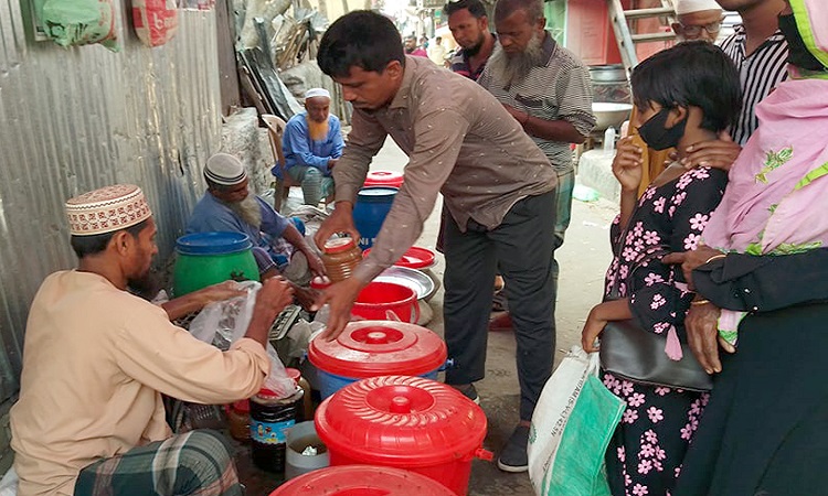 গোলের গুড়ের হাট বসেছে কলাপাড়ায়