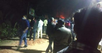 মাইকিং করে জাবি শিক্ষার্থীদের ওপর গ্রামবাসীর হামলা! আহত-৪০