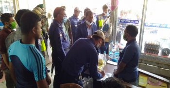 কুয়াকাটায় ভ্রাম্যমান আদালতের অভিযান- ৬টি খাবার হোটেলকে ৬০ হাজার টাকা জরিমানা