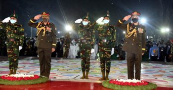 একুশের প্রথম প্রহরে ভাষাশহীদদের প্রতি জাতির শ্রদ্ধা