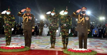 একুশের প্রথম প্রহরে ভাষাশহীদদের প্রতি জাতির শ্রদ্ধা