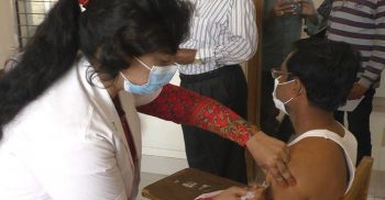 ঝিনাইদহে করোনা টিকাদান কেন্দ্র গুলোতে ধিরে ধিরে বাড়ছে ভীড়