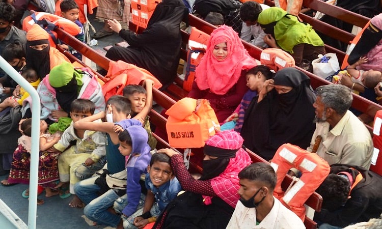 ভাসানচর পাড়ি জমালেন আরও ১০১১ রোহিঙ্গা
