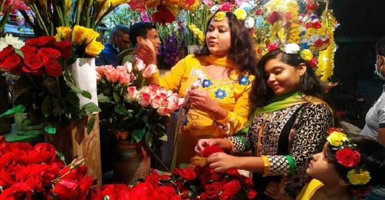 ফাগুন হাওয়ায় বইছে ভালোবাসার আমেজ