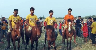 কলাপাড়ায় ঘোড়ার দৌড় প্রতিযোগিতা