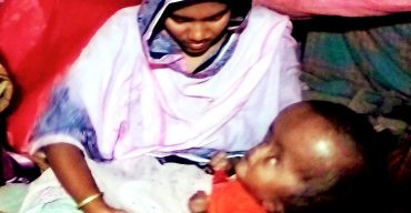 একমাত্র কন্যার চিকিৎসায় সর্বস্ব হারিয়ে ভিখারী পিতা-মাতা