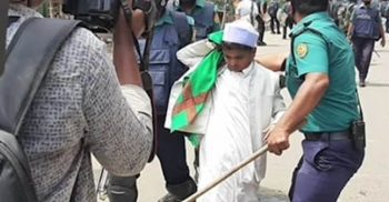 মতিঝিলে শাপলা চত্বর এলাকায় বিক্ষোভ থেকে ‘শিশুবক্তা’ রফিকুল আটক