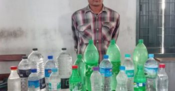 কালীগঞ্জে ২০ লিটার চোলাই মদসহ চোলাই মদসহ বিক্রেতা আটক