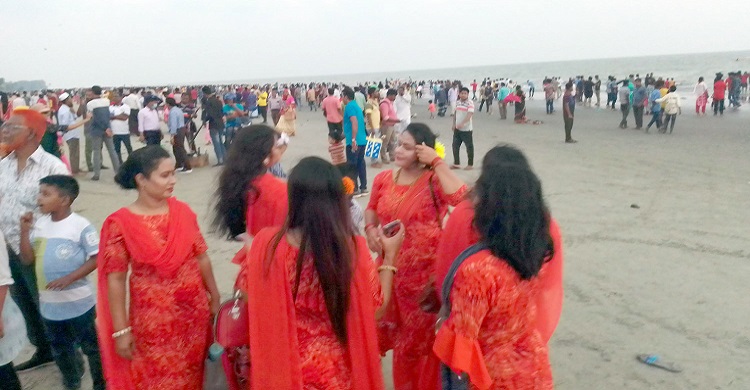 স্বাধীনতার সুবর্ন জয়ন্তীতে কুয়াকাটায় পর্যটকদের ভীড়