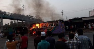 কুমিল্লায় যাত্রীবাহী বাসে আগুন দুই যাত্রী নিহত