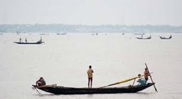 রাঙ্গাবালীতে তরমুজ বোঝাই ট্রলারে হামলা